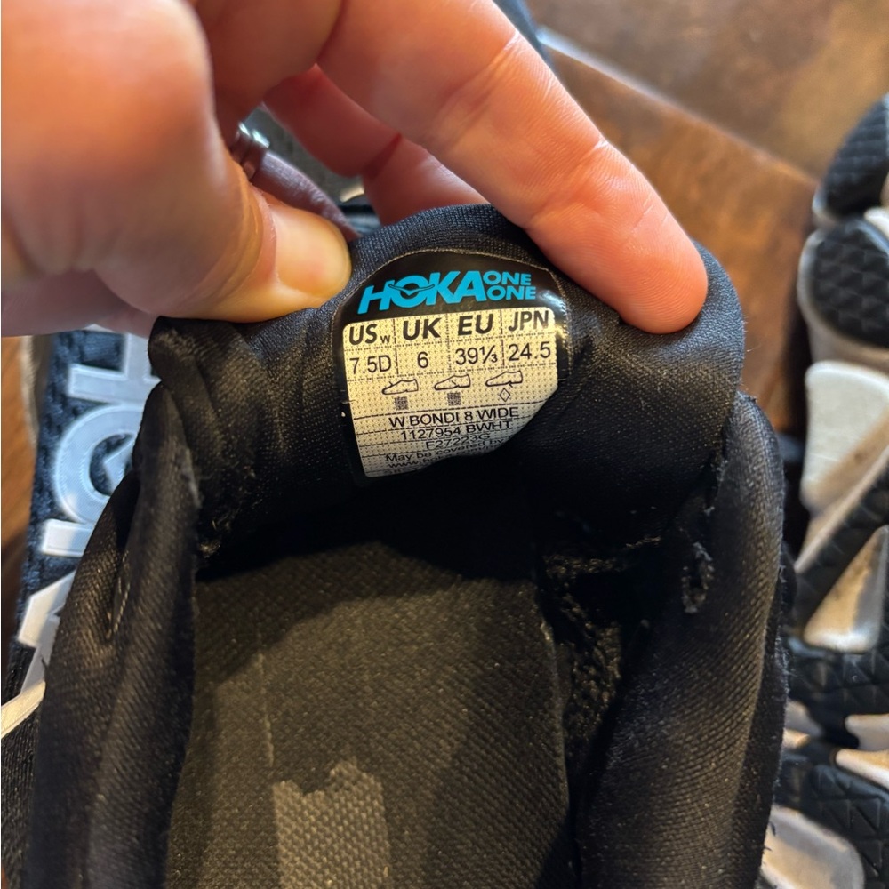 Hoka Women’s Black and White Bondi Shoes sz 7.5 wide - Picture 6 of 6